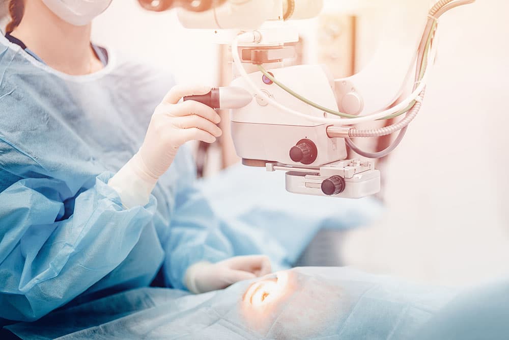 An eye surgeon beginning laser cataract surgery